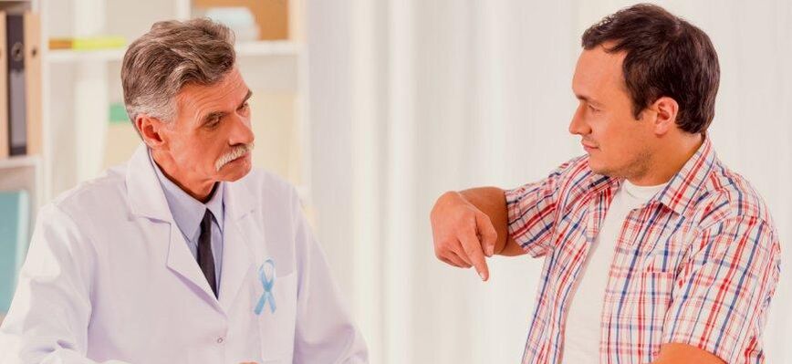 el médico da consejos sobre la prevención de la prostatitis